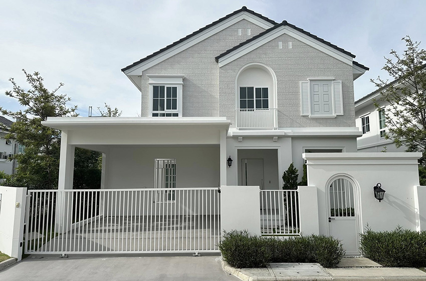 House with Shared Pool in Bangnatrad 